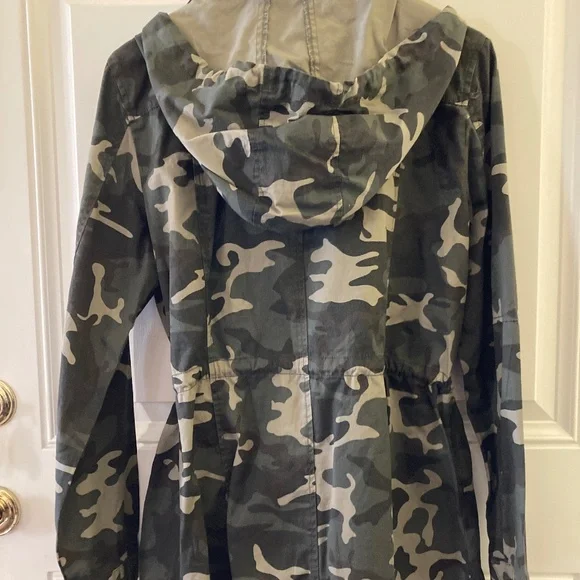 Bloomingdale's AQUA Camouflage Hooded Anorak/Style 17404/Sz L/NEW/REDUCED PRICE! - Picture 2 of 5
